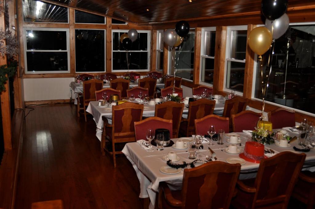 Red Umbrella Inn Minden Hills エクステリア 写真