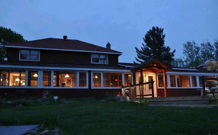 Red Umbrella Inn Minden Hills エクステリア 写真