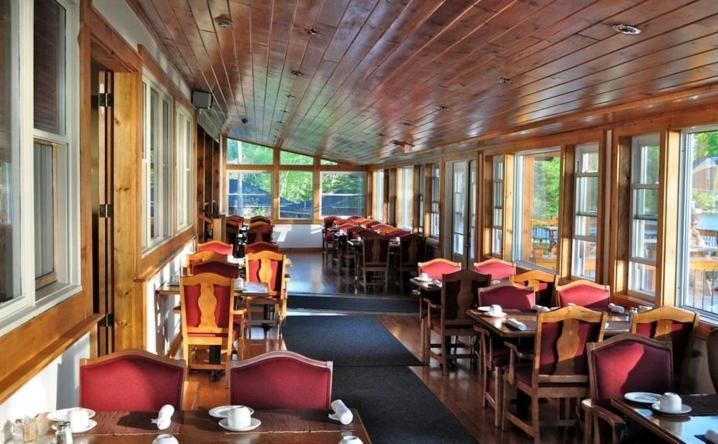 Red Umbrella Inn Minden Hills エクステリア 写真