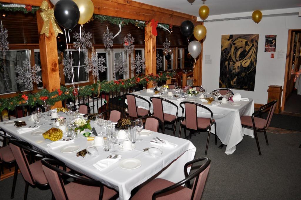 Red Umbrella Inn Minden Hills エクステリア 写真