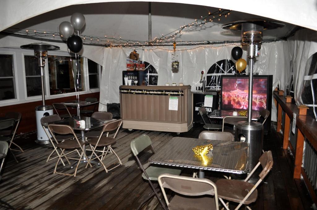 Red Umbrella Inn Minden Hills エクステリア 写真